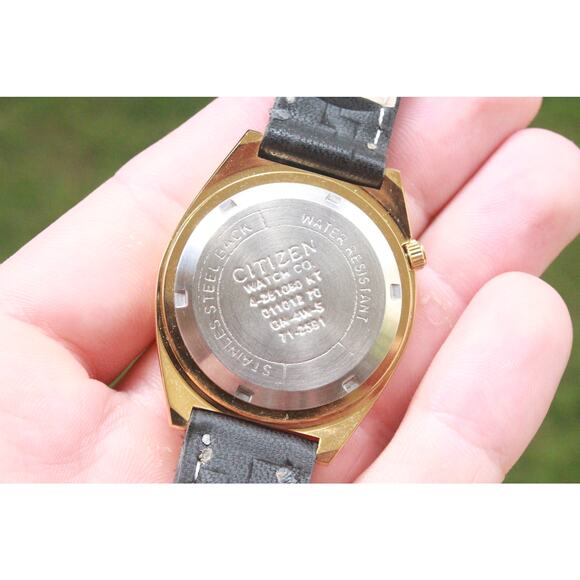 Vintage 1989 Citizen Automatic Mens Gold Watch W/daydate & White accents - Picture 4 of 6